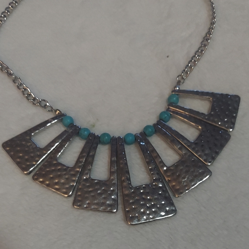 8/$10 Paparazzi Silver and Turquoise Geometric Necklace - Picture 3 of 5